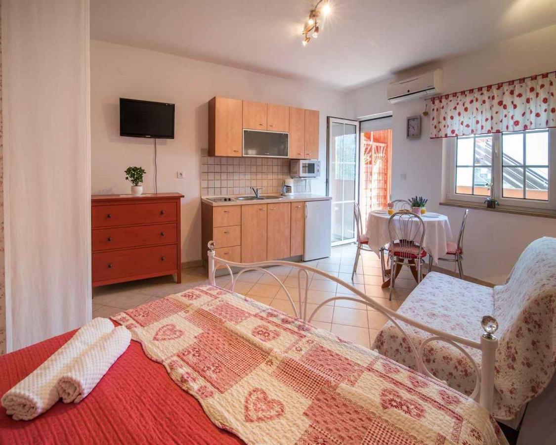 Apartments In Vrbnik/Insel Krk 13597 Exterior photo